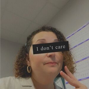 Meet your Posher, Yesenia